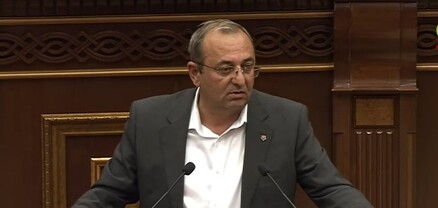 էնքան եք ուրացել, ինքնահայեցողը բա էս ամբիոնից կասի՝ Արցախը Ադրբեջա՞ն է․ Արծվիկ Մինասյան