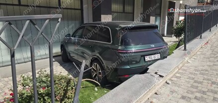 Վրաերթ՝ Երևանում. վիրավորին ծայրայեղ ծանր վիճակում դուրս են բերել մեքենայի տակից. shamshyan.com