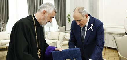 Փաշինյանը իր բարեմաղթանքներն ու ողջույններն է փոխանցել Արամ Ա Վեհափառին
