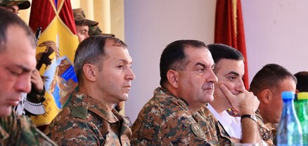 Էդվարդ Ասրյանը պարգևատրել է ծառայության ընթացքում աչքի ընկած զինծառայողներին