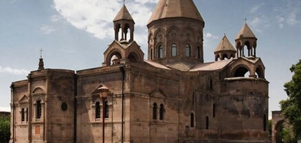 Եկեղեցու պաշտպանության դիրքերից են հանդես գալիս ոչ միայն քրիստոնյաները, այլև այլ կրոնի հետևորդ կամ աթեիստ հայաստանցիներից շատերը. Ոսկանյան