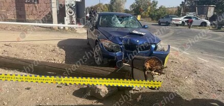 Ալափարսում «BMW»-ն վրաերթի է ենթարկել հետիոտնին, ապա բախվել էլեկտրասյանը. վիրավորը հիվանդանոցում մահացել է. shamshyan.com