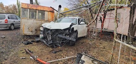Կոտայքում 20-ամյա վարորդը «Infiniti»-ով բախվել է երկաթե ցանկապատին, ապա չգործող կրպակին. shamshyan.com