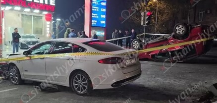 Երևանում բախվել են «Ford Fusion»-ը և «Nissan X-Trail»-ը․ առաջինը բախվել է բազալտե եզրաքարերին, երկրորդը՝ գլխիվայր շրջվել. shamshyan.com