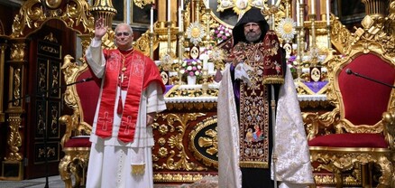 Հռոմի պապը Թուրքիա այցի վերջին օրն աղոթել է Հայ եկեղեցում և ողջույններ փոխանցել Գարեգին Բ-ին