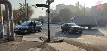 Ավտովթար՝ Երևանում․ բախվել են Opel Zafira-ն և Mercedes-ը․ shamshyan.com