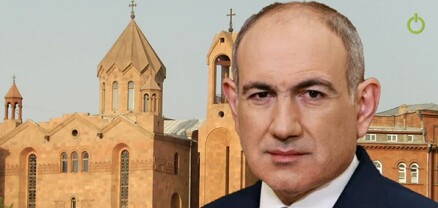 Փաշինյանի համար պատարագից առաջ կրկին քահանային փոխել են