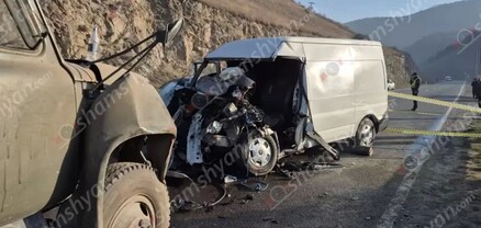 Լոռու մարզում բախվել են Ford Transit-ը ու «ԶԻԼ»-ը․ վիրավորներին դուրս բերելու համար օգտագործվել է հատուկ տեխնիկա