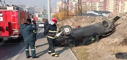 Երևանում 32-ամյա վարորդը «Mercedes»-ով բախվել է բազալտե եզրաքարին և գլխիվայր շրջվել. կա վիրավոր. shamshyan.com