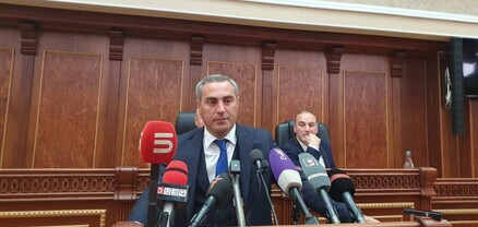Գյումրիի փոխքաղաքապետն աշխատում է, բայց 2 պաշտոնյաներ կալանավորվել են