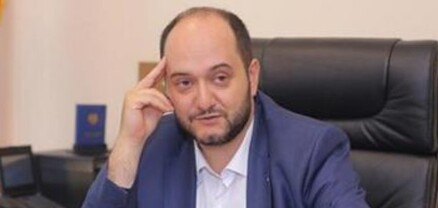 Փաշինյանը կոշտ խոսակցություն է ունեցել Արայիկ Հարությունյանի հետ. Իրավունք