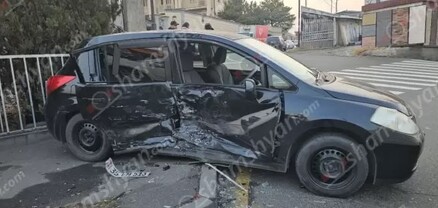 Սեբաստիա փողոցում բախվել են «Toyota Ipsum»-ը և «Nissan Tiida»-ն․ վերջինը հայտնվել է մայթին․ կա 4 վիրավոր