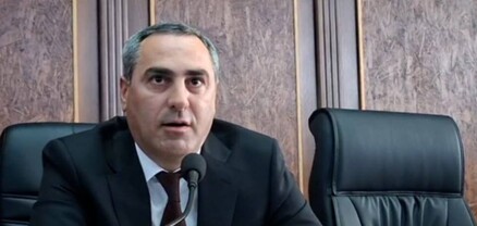 Քինախնդրություն է անցած տարվա տոնածառը չտեղադրելը․ լեզվակռիվ Գյումրիի ավագանիում