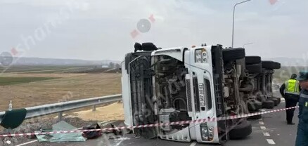 Խոշոր ավտովթար՝ Շիրակի մարզում. 67-ամյա վարորդը բեռնատարով կողաշրջվել է. shamshyan.com