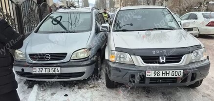 Վանաձորում բախվել են «Opel»-ը և «Honda CR-V»-ն, այնուհետև բախվել են կայանված 2 «Opel»-ների ու «Լադա»-ի