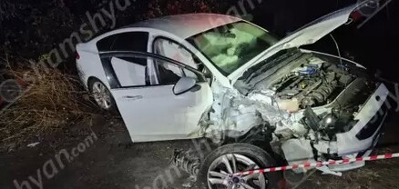 Խոշոր ավտովթար՝ Երևանում. 48-ամյա վարորդը BMW-ով բախվել է բետոնե էլեկտրասյանը. shamshyan.com