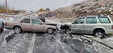 Ավտովթար՝ Կոտայքի մարզում․ Բախվել են «Mercedes»-ը և «Infiniti»-ն․ կա վիրավոր