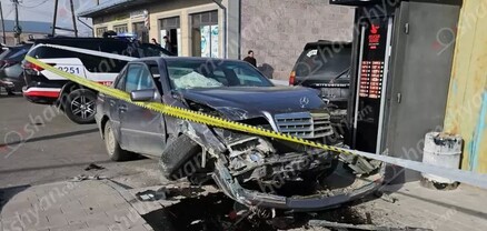 Բախվել են «Toyota Camry»-ն և «Mercedes»-ը․ վերջինը վրաերթի է ենթարկել հետիոտնին և բախվել «Mitsubishi»-ին․ կա վիրավոր․ shamshyan.com