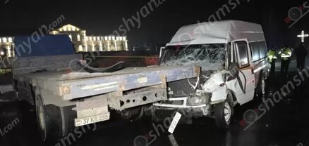 Բախվել են «Ford Transit»-ն ու «Mercedes Shaland»-ը․ ճանապարհը փակվել է․ կան վիրավորներ