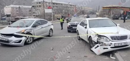 Վայքում բախվել են «Hyundai Elantra»-ն և «Mercedes»-ը, վերջինը մասամբ հայտնվել է մայթին․ կա վիրավոր