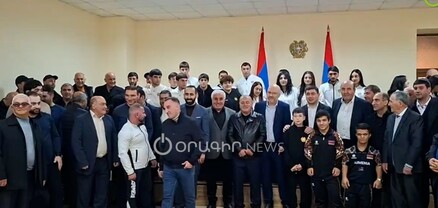 Գյումրին հենց կամքի ու հաղթելու մասին է. մարզպետը հանդիպել է մեդալներ նվաճած մարզիկների հետ