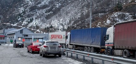 Լարսը փակ է բեռնատարների համար