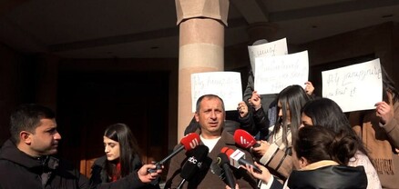 Ֆինանսական խարդախության զոհերը անժամկետ նստացույց են սկսում ՔԿ-ի դիմաց