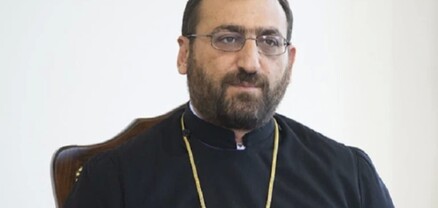 Խուզարկություններ են կատարվել Արշակ սրբազանի քեռու և քեռու դստեր բնակարաններում
