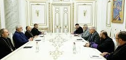10 եպիսկոպոսները հայտարարեցին, որ կաթողիկոսի հրաժարականի պահանջով նամակ են հանձնել քարտուղարություն
