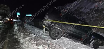 Արագածոտնի մարզում Nissan-ը մերկասառույցի պատճառով հայտնվել է փոսում. կան վիրավորներ. shamshyan.com