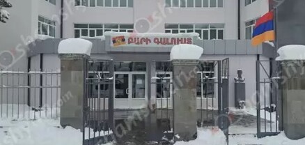 Գորիսում սահնակով սահելիս անչափահաս տղաները բախվել են արգելապատնեշին. նրանցից մեկը մահացել է