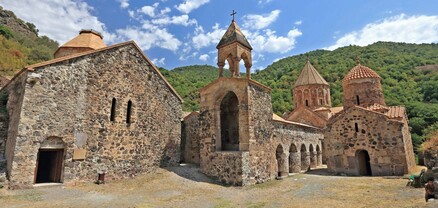 Վեհափառի օրհնությամբ լույս է ընծայվել Արցախի մշակութային ժառանգության nչնչացման մասին ուսումնասիրությունը