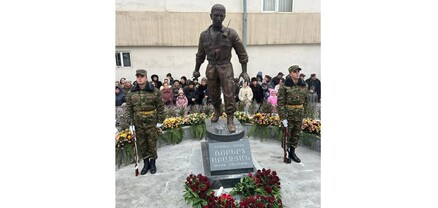 Դիրքը հանձնողի․․․ Երևանում բացվեց Արցախի հերոս Ռոբերտ Աբաջյանի արձանը