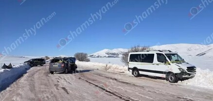 Արագածոտնում մերկասառույցի պատճառով բախվել են Mercedes Sprinter-ը և Opel Zafira-ները․ կան վիրավորներ․ shamshyan.com