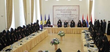 Ուղիներ են որոնում՝ թույլ չտալու հոգեւորականների մեկնումը Հայաստանից․ Հրապարակ