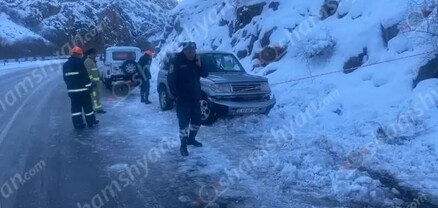 Վայոց ձորի մարզում վարորդը «Mitsubishi»-ով բախվել է հողաթմբին․ 3 վիրավորներից 2-ը անչափահասներ են