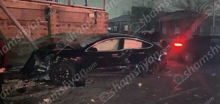 Երևանում բախվել են Mercedes-ն ու Tesla-ն. կա վիրավոր. shamshyan.com