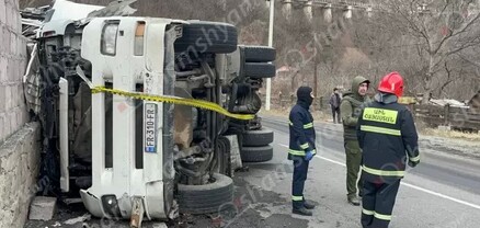 Վանաձոր-Ալավերդի ավտոճանապարհին փայտանյութով բարձված բեռնատարը կողաշրջվել է․ կա վիրավոր․ shamshyan.com