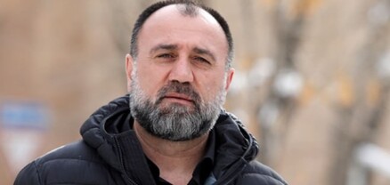 Դուք դրսում կուզեկուզ քայլողները, իսկ ներսում շիրիմներ տրորողներն եք, դուք նահատակներին պլյուս-մինուսով հաշվողներն եք
