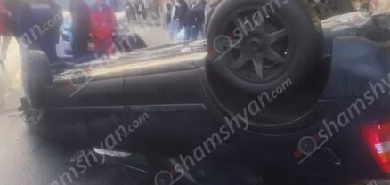 Երևանում բախվել են Porsche Cayenne-ը և Opel-ը․ վերջինը գլխիվայր հայտնվել է երթևեկելի գոտում
