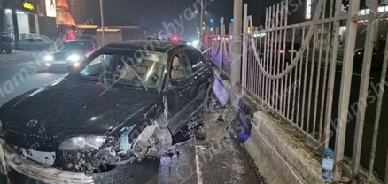 Երևանում 34-ամյա վարորդը BMW-ով բախվել է բաժանարար գոտու բետոնե արգելապատնեշներին․ shamshyan.com