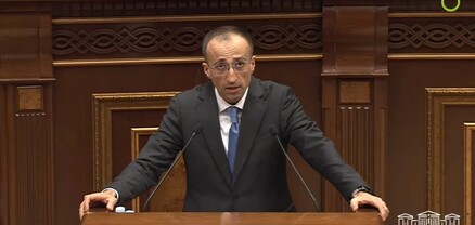 Արսեն Թորոսյանն առաջարկում է հետաձգել էլեկտրոնային ստորագրությամբ պայմանագրերի պարտադիր կնքումը