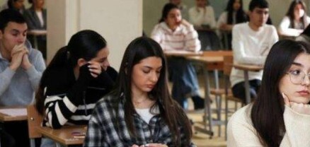 Շպարգալկա՝ սեղանի ոտքի տակից․ Հրապարակ