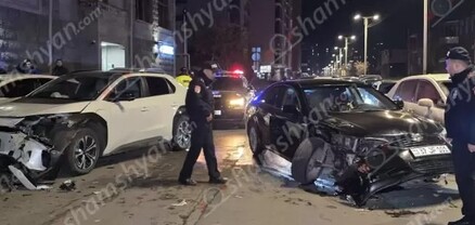 Խոշոր ավտովթար Երևանում․ բախվել են 2 «Toyota»-ներն ու «Nissan»-ը