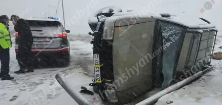 Ավտովթար՝ Կոտայքի մարզում․ «Infiniti»-ն կոտրել է երկաթյա էլեկտրասյունը և կողաշրջվել