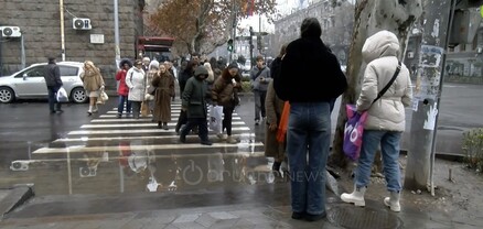 Երևանում հետիոտնային անցումները վերածվել են լճակների. «մեղավորն» այս անգամ էլ բնությունն է