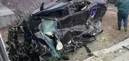 «LADA Priora»-ն Աշտարակում բախվել է ճանապարհի եզրի հենասյանը, ապա՝ չգործող շինության պատին․ վարորդը տեղում մահացել է