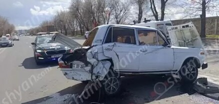 Ավտովթար՝ Երևանում. Շիրակի փողոցում բախվել են «Mitsubishi»-ն ու «ՎԱԶ 2106»-ը