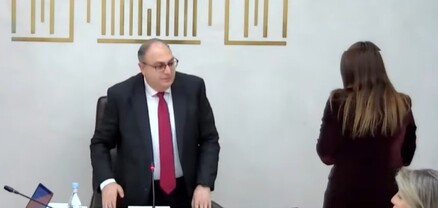 Շահերի բախումից խուսափելու համար պատգամավորը հրաժարվել է ԱԺ հանձնաժողովի նախագահությունից