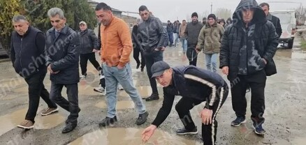 Լարված իրավիճակ՝ Արմավիրի մարզում․ Տարոնիկ գյուղի բնակիչները պահանջում են կառուցել գյուղի կենտրոնական մոտ 1 կմ-անոց փողոցը 